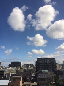 朝の空