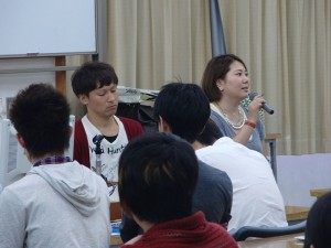 編集部の方々と学生の質疑応答