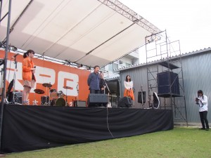 学長に続いて石川が挨拶・・みんなそれどころじゃない！（笑）