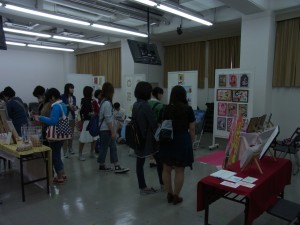 c棟の展示もお客さんいっぱい！