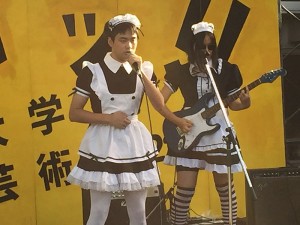 ボーカル、謎の迫力!(笑)