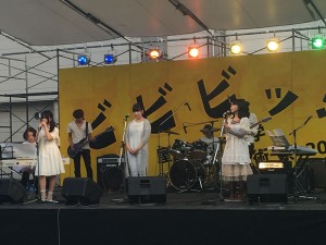 まずは7日前夜祭からマンガコースバンド「こみっ娘」!
